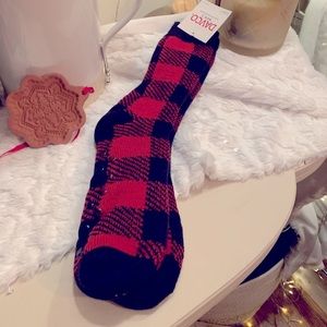 NWT Darvco Red/black Buffaloe design slipper/black sherpa lining. No-slip bottom